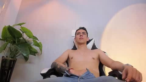 Snapshot of tonny_collins chatting on 11-21-25, 09:02 tonny_collins online show from 11-21-25, 09:02