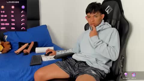 Snapshot of tonny_twink_ chatting on 02-01-26, 10:41 Tonny online show from 02-01-26, 10:41