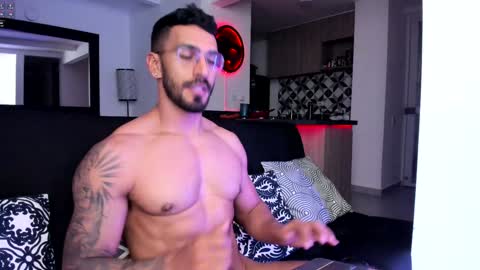 Snapshot of tony_muscle1 chatting on 01-08-25, 01:11 tony muscle1 online show from 01-08-25, 01:11