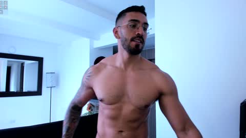 Snapshot of tony_muscle1 chatting on 01-12-25, 08:25 tony muscle1 online show from 01-12-25, 08:25