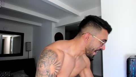 Snapshot of tony_muscle1 chatting on 01-12-25, 11:26 tony muscle1 online show from 01-12-25, 11:26