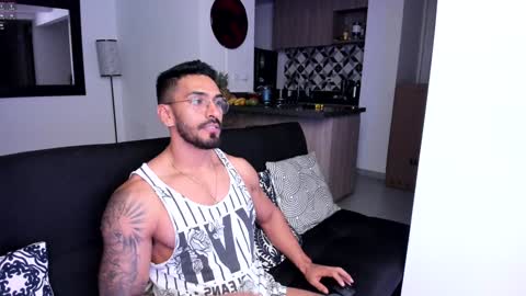 Snapshot of tony_muscle1 chatting on 01-18-25, 04:37 tony muscle1 online show from 01-18-25, 04:37