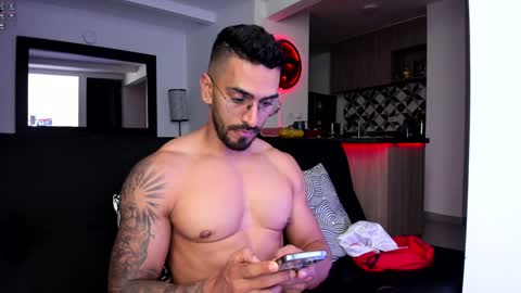 Snapshot of tony_muscle1 chatting on 01-24-25, 12:52 tony muscle1 online show from 01-24-25, 12:52