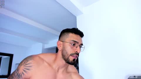 Snapshot of tony_muscle1 chatting on 01-26-25, 11:18 tony muscle1 online show from 01-26-25, 11:18