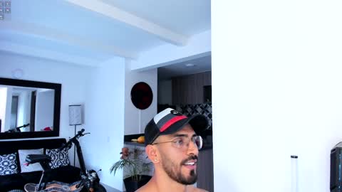 Snapshot of tony_muscle1 chatting on 01-27-25, 09:55 tony muscle1 online show from 01-27-25, 09:55