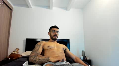 Snapshot of tony_muscle1 chatting on 01-31-25, 01:11 tony muscle1 online show from 01-31-25, 01:11