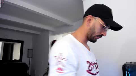 Snapshot of tony_muscle1 chatting on 02-06-25, 09:53 tony muscle1 online show from 02-06-25, 09:53