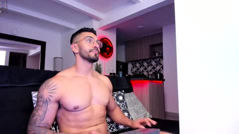 Snapshot of tony_muscle1 chatting on 02-07-25, 01:15 tony muscle1 online show from 02-07-25, 01:15