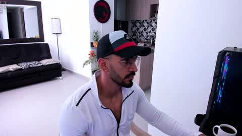 Snapshot of tony_muscle1 chatting on 02-07-25, 12:17 tony muscle1 online show from 02-07-25, 12:17