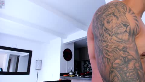 Snapshot of tony_muscle1 chatting on 02-09-25, 10:00 tony muscle1 online show from 02-09-25, 10:00