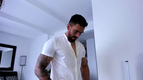 Snapshot of tony_muscle1 chatting on 02-14-25, 05:46 tony muscle1 online show from 02-14-25, 05:46