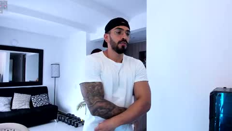 Snapshot of tony_muscle1 chatting on 02-15-25, 09:37 tony muscle1 online show from 02-15-25, 09:37