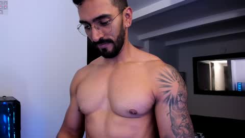 Snapshot of tony_muscle1 chatting on 02-17-25, 01:47 tony muscle1 online show from 02-17-25, 01:47