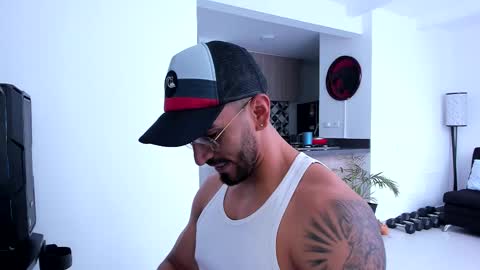 Snapshot of tony_muscle1 chatting on 02-23-25, 06:34 tony muscle1 online show from 02-23-25, 06:34