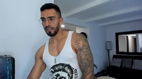 Snapshot of tony_muscle1 chatting on 02-24-25, 10:36 tony muscle1 online show from 02-24-25, 10:36