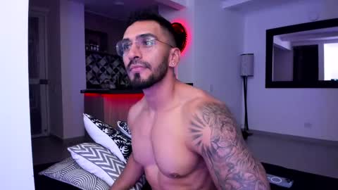 Snapshot of tony_muscle1 chatting on 02-25-25, 01:41 tony muscle1 online show from 02-25-25, 01:41