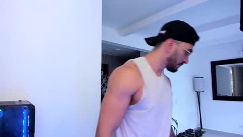 Snapshot of tony_muscle1 chatting on 02-27-25, 10:20 tony muscle1 online show from 02-27-25, 10:20