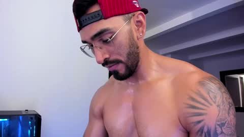 Snapshot of tony_muscle1 chatting on 03-02-25, 01:15 tony muscle1 online show from 03-02-25, 01:15