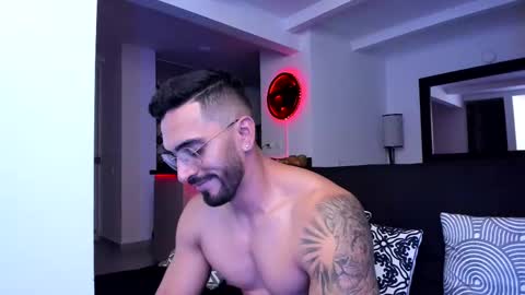 Snapshot of tony_muscle1 chatting on 03-06-25, 01:58 tony muscle1 online show from 03-06-25, 01:58