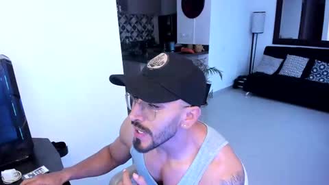 Snapshot of tony_muscle1 chatting on 03-07-25, 11:05 tony muscle1 online show from 03-07-25, 11:05