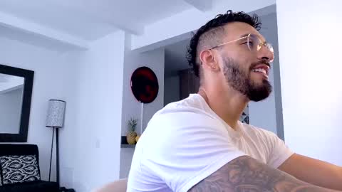 Snapshot of tony_muscle1 chatting on 09-19-25, 08:09 tony muscle1 online show from 09-19-25, 08:09