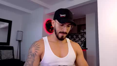 Snapshot of tony_muscle1 chatting on 09-21-25, 09:05 tony muscle1 online show from 09-21-25, 09:05