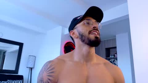 Snapshot of tony_muscle1 chatting on 09-23-25, 09:29 tony muscle1 online show from 09-23-25, 09:29