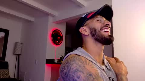 Snapshot of tony_muscle1 chatting on 10-05-25, 11:02 tony muscle1 online show from 10-05-25, 11:02