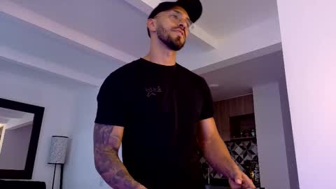 Snapshot of tony_muscle1 chatting on 10-21-25, 09:37 tony muscle1 online show from 10-21-25, 09:37