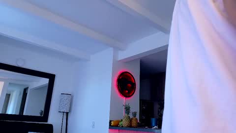 Snapshot of tony_muscle1 chatting on 10-25-25, 09:53 tony muscle1 online show from 10-25-25, 09:53