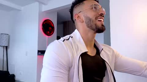 Snapshot of tony_muscle1 chatting on 10-29-25, 07:59 tony muscle1 online show from 10-29-25, 07:59