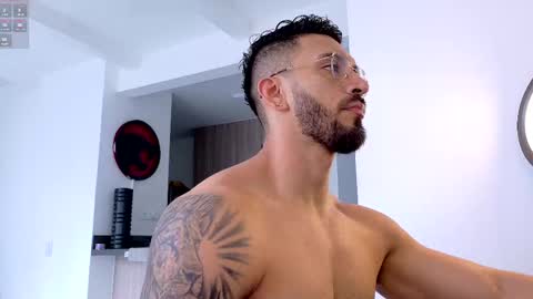 Snapshot of tony_muscle1 chatting on 11-02-25, 06:43 tony muscle1 online show from 11-02-25, 06:43