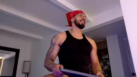 Snapshot of tony_muscle1 chatting on 11-18-25, 09:19 tony muscle1 online show from 11-18-25, 09:19