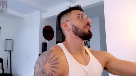 Snapshot of tony_muscle1 chatting on 11-22-25, 08:52 tony muscle1 online show from 11-22-25, 08:52