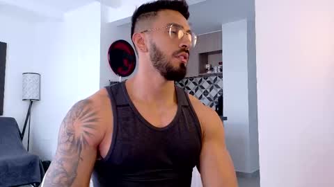 Snapshot of tony_muscle1 chatting on 11-25-25, 08:31 tony muscle1 online show from 11-25-25, 08:31