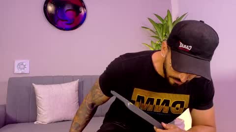 Snapshot of tony_muscle1 chatting on 04-24-26, 07:27 tony muscle1 online show from 04-24-26, 07:27