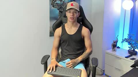 Snapshot of tony_petrov chatting on 11-14-25, 02:49 tony_petrov online show from 11-14-25, 02:49