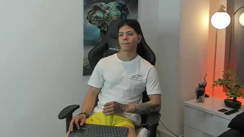 Snapshot of tony_petrov chatting on 11-26-25, 01:34 tony_petrov online show from 11-26-25, 01:34