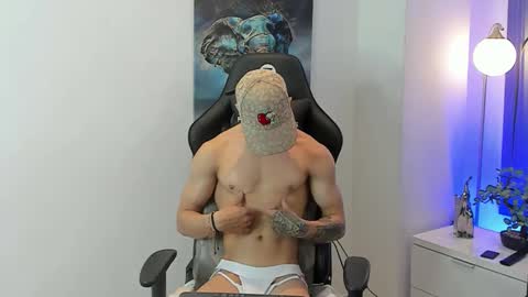 Snapshot of tony_petrov chatting on 11-28-25, 01:47 tony_petrov online show from 11-28-25, 01:47