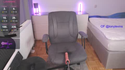 Snapshot of tonyleup chatting on 02-07-25, 05:31 Tony online show from 02-07-25, 05:31