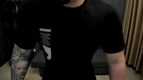 Snapshot of tonywilcoxx chatting on 02-09-25, 06:01 TonyWilcox online show from 02-09-25, 06:01