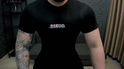 Snapshot of tonywilcoxx chatting on 02-10-25, 05:58 TonyWilcox online show from 02-10-25, 05:58