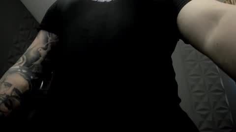 Snapshot of tonywilcoxx chatting on 02-11-25, 12:27 TonyWilcox online show from 02-11-25, 12:27