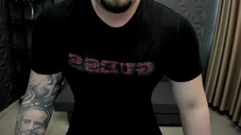 Snapshot of tonywilcoxx chatting on 03-03-25, 08:05 TonyWilcox online show from 03-03-25, 08:05