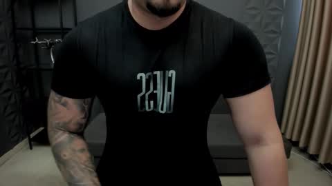 Snapshot of tonywilcoxx chatting on 09-23-25, 05:54 TonyWilcox online show from 09-23-25, 05:54