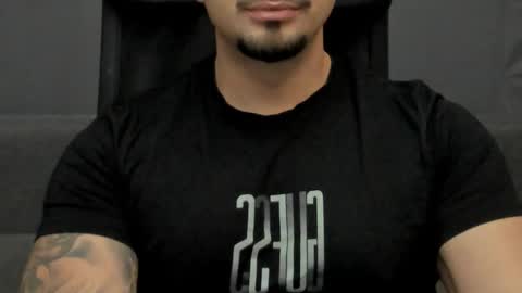 Snapshot of tonywilcoxx chatting on 10-11-25, 06:01 TonyWilcox online show from 10-11-25, 06:01