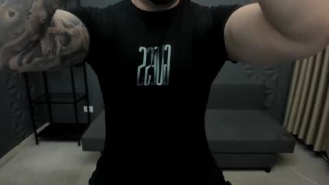 Snapshot of tonywilcoxx chatting on 10-18-25, 04:48 TonyWilcox online show from 10-18-25, 04:48