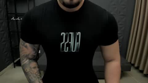 Snapshot of tonywilcoxx chatting on 10-21-25, 04:46 TonyWilcox online show from 10-21-25, 04:46