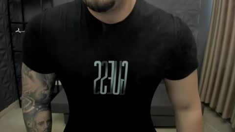 Snapshot of tonywilcoxx chatting on 10-31-25, 07:31 TonyWilcox online show from 10-31-25, 07:31