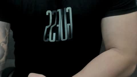 Snapshot of tonywilcoxx chatting on 11-06-25, 06:14 TonyWilcox online show from 11-06-25, 06:14